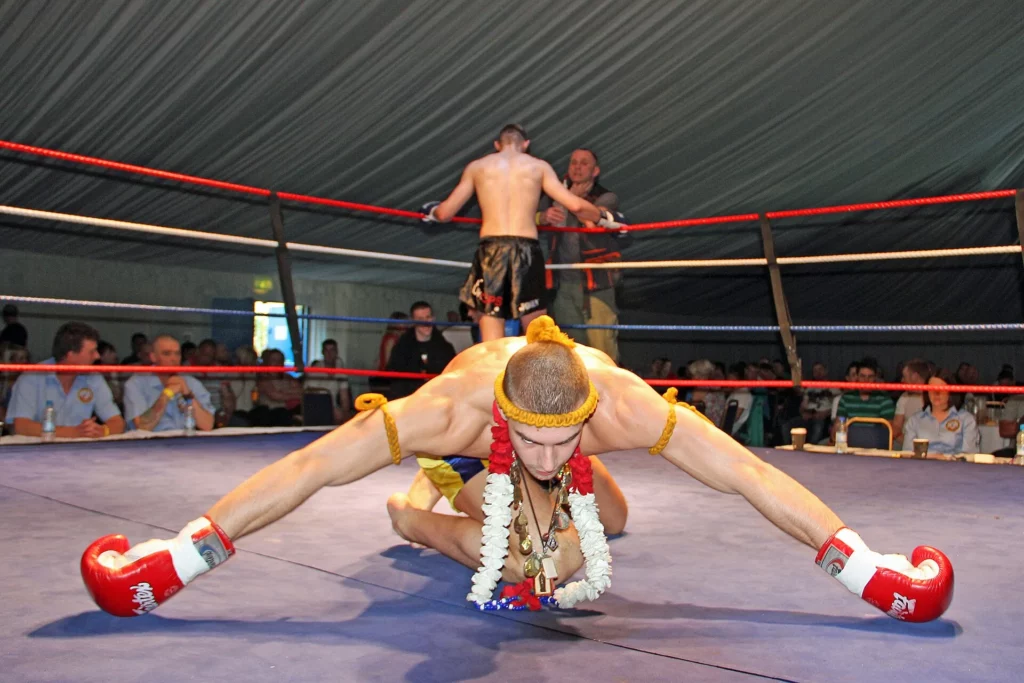 Muay-Thai-Kämpfer beim Wai Kru Ram Muay im Ring – Foto: Kru Tony Moore